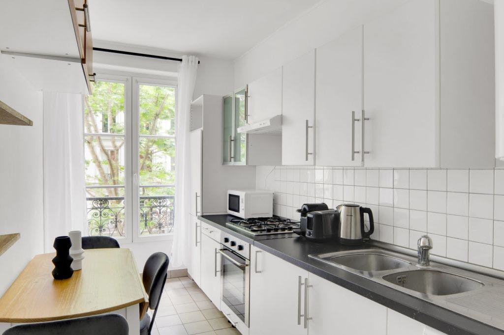 Renovated Buttes Chaumont 1BR w/ Concierge, walk to Garden