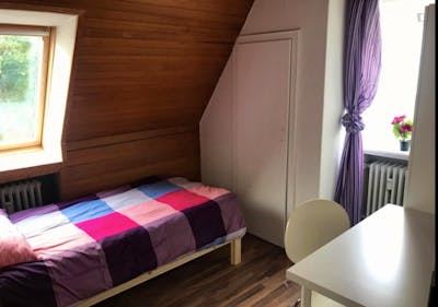 Bright single-bedroom in a 6-bedroom apartment in Bremen Altstadt right next to Wallanlagen Park