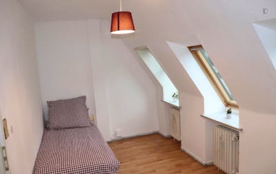 Amazing single-bedroom in a 6-bedroom apartment in Bremen Altstadt right next to Wallanlagen Park 